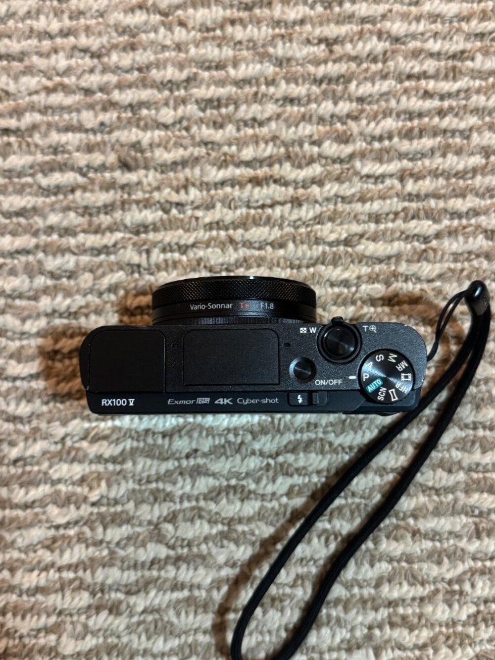 Sony Cyber-Shot DSC-RX100 V Camera - Picture 4 of 11
